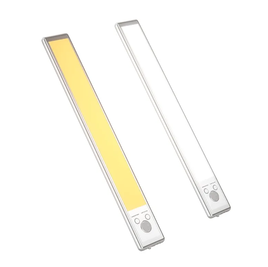 Dos barras LED con sensor de movimiento, una encendida en luz cálida y la otra en blanco frío