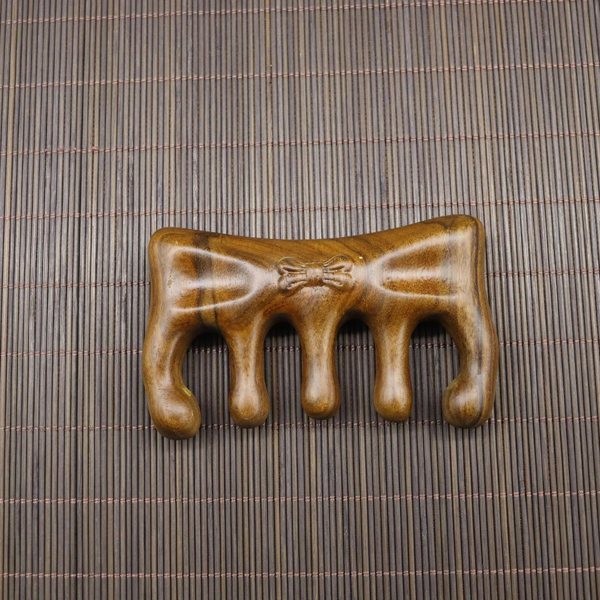 Masajeador de cuero cabelludo de madera de sándalo con púas anchas — imagen 13 de 25