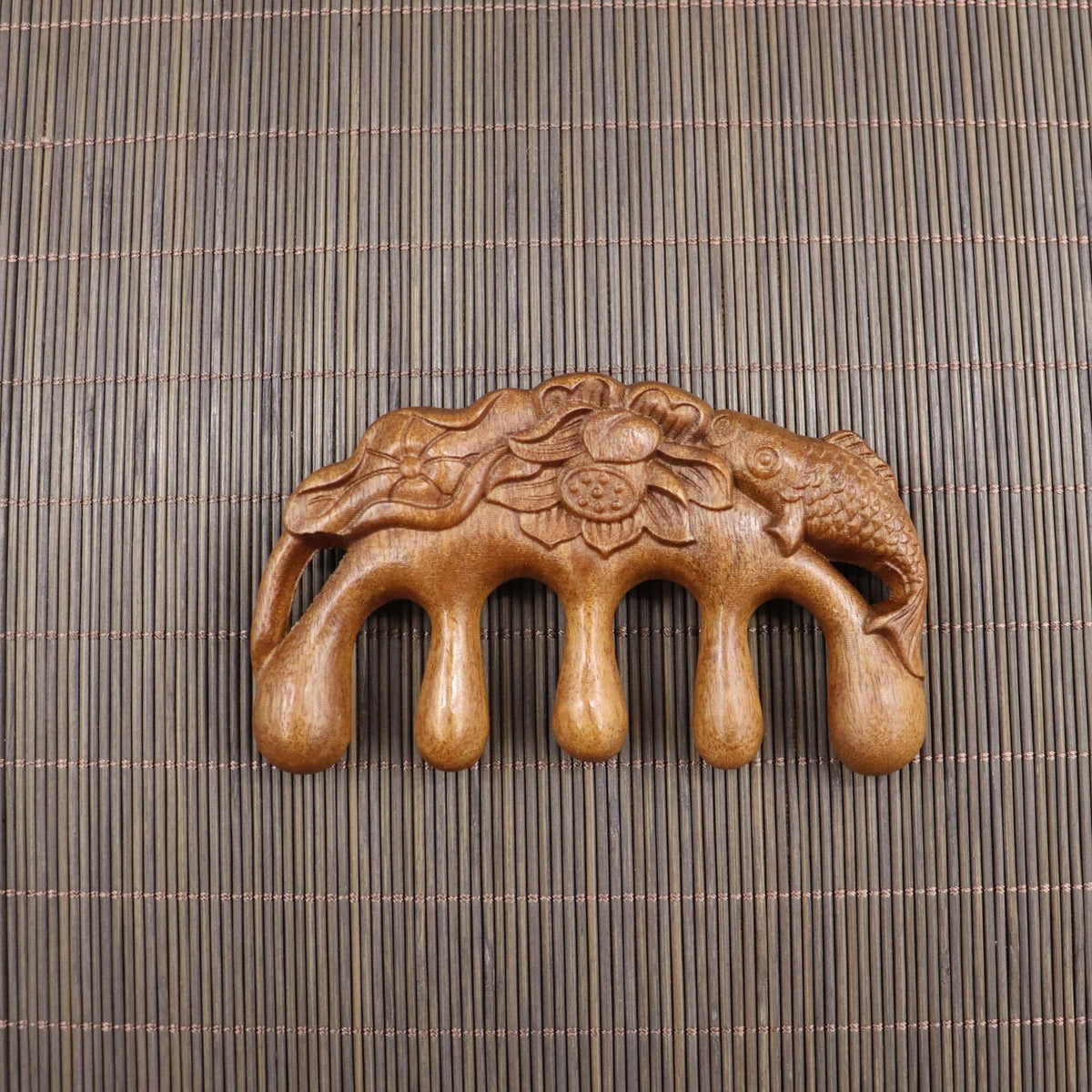 Masajeador de cuero cabelludo de madera de sándalo con púas anchas — imagen 6 de 25