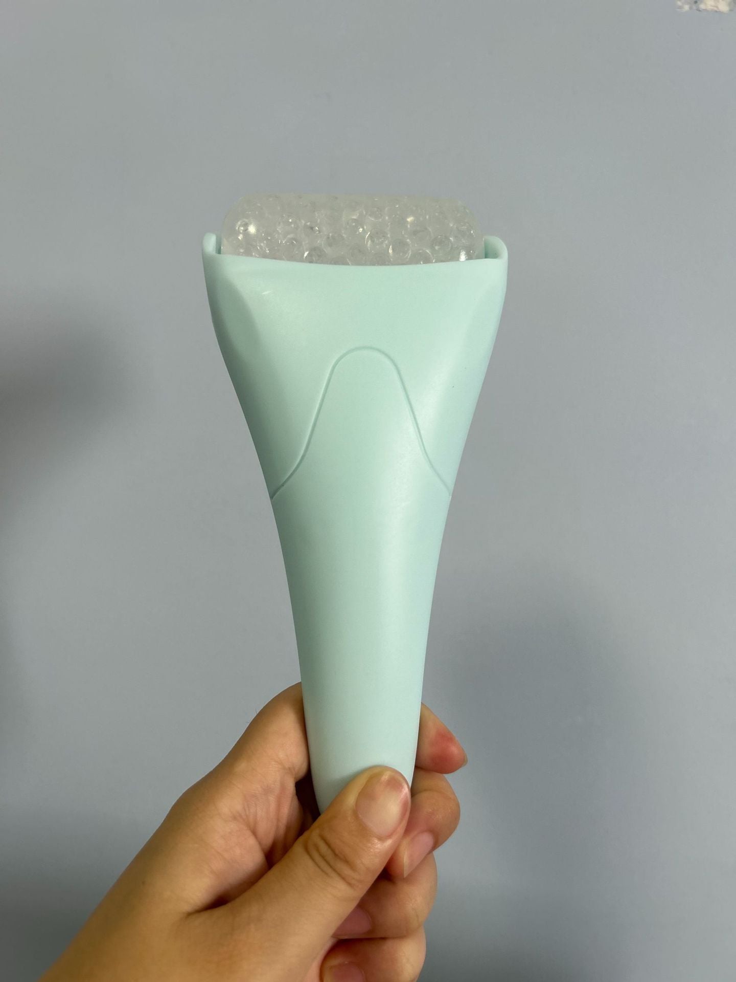 Ice roller facial con bolas frías para masaje de cara — imagen 8 de 11