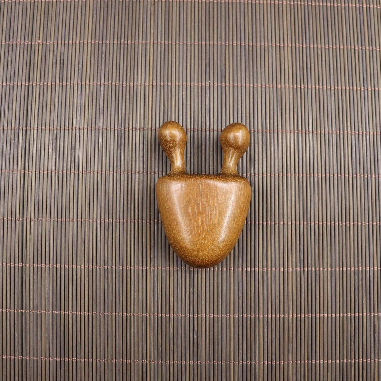 Masajeador de cuero cabelludo de madera de sándalo con púas anchas — imagen 19 de 25