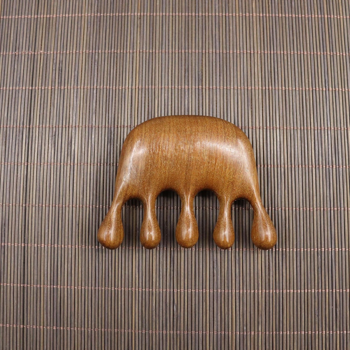 Masajeador de cuero cabelludo de madera de sándalo con púas anchas — imagen 10 de 25