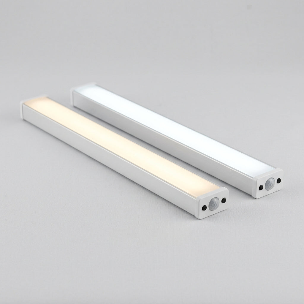 Las dos barras LED del pack, una encendida en luz cálida y la otra en blanco frío
