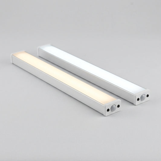 Las dos barras LED del pack, una encendida en luz cálida y la otra en blanco frío